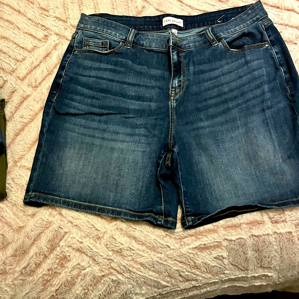 Lane Bryant Womens SZ 14 Shorts in Medium Wash